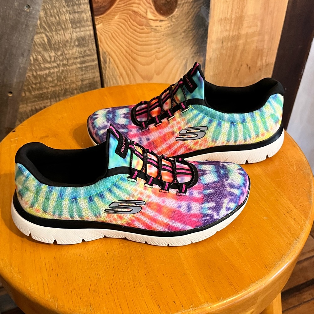 Sketchers - Womens 9 - tie dye sneaker